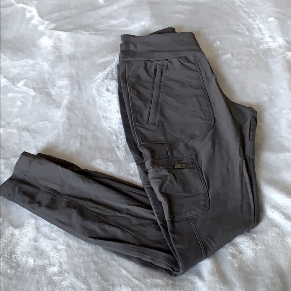 Athleta Hybrid Cargo Tight - Grey 4